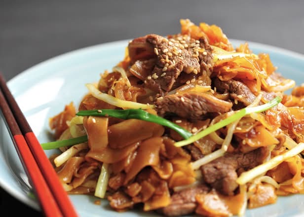 Stir Fried Flat Rice Noodle w. Beef & Soy Sauce / 乾炒牛河
